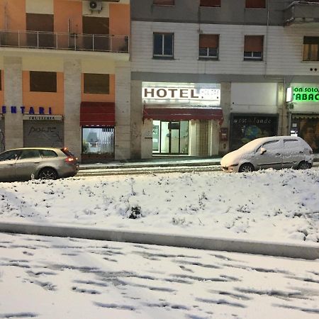 רומא Tiburtina Hotel Holiday מראה חיצוני תמונה