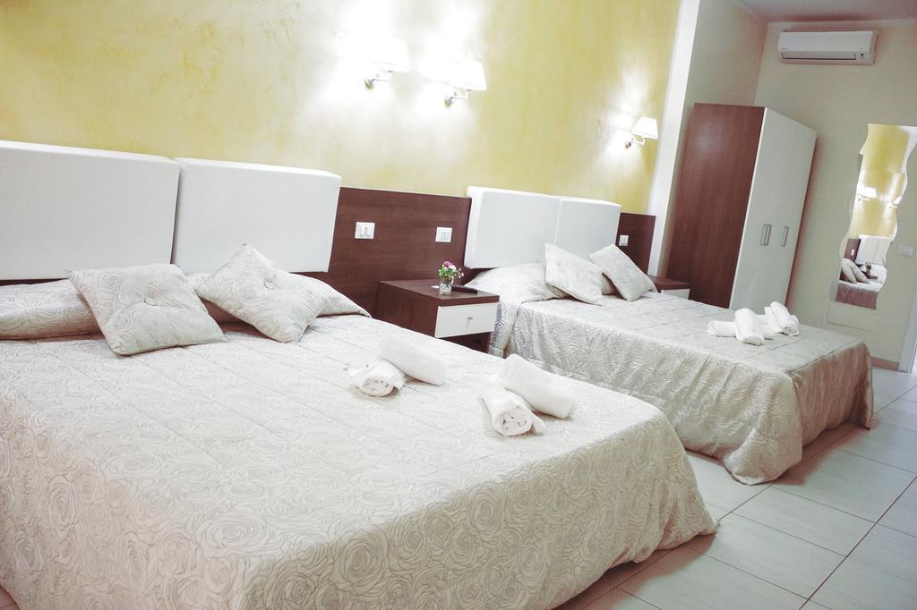 רומא Tiburtina Hotel Holiday מראה חיצוני תמונה