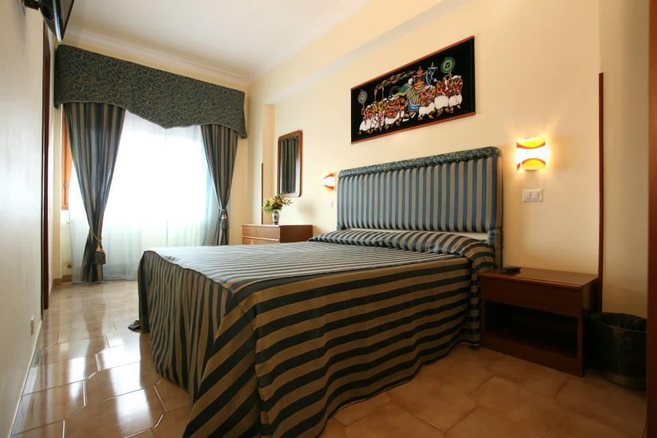 רומא Tiburtina Hotel Holiday מראה חיצוני תמונה